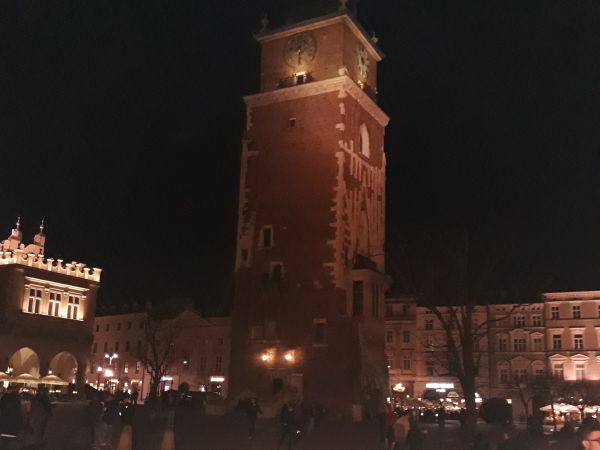 Wieża Ratusza wieczorem