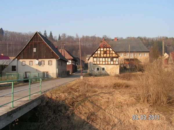 Skorzynice. Wieś.Widok na bazę.