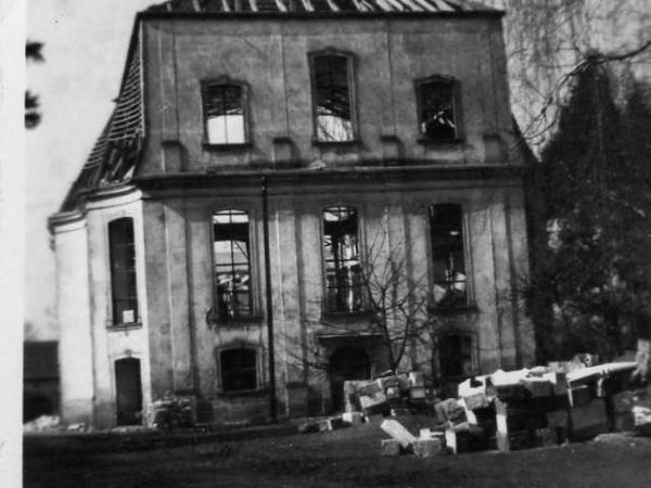 Zbylutów. Wiosna. Rok 1955 .Burzenie kościoła ewangelickiego. Widok od strony wschodniej.