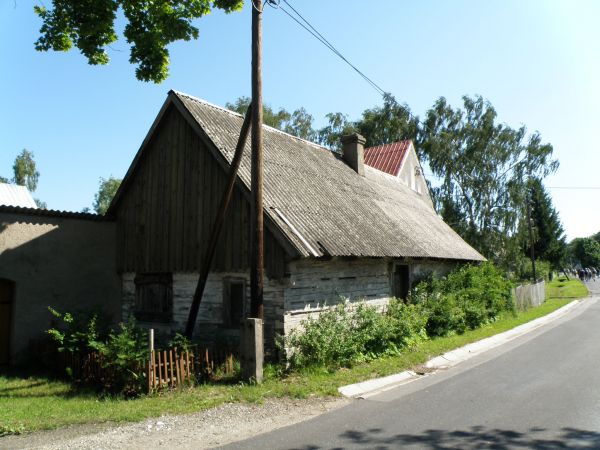 Stara zabytkowa drewniana chałupa