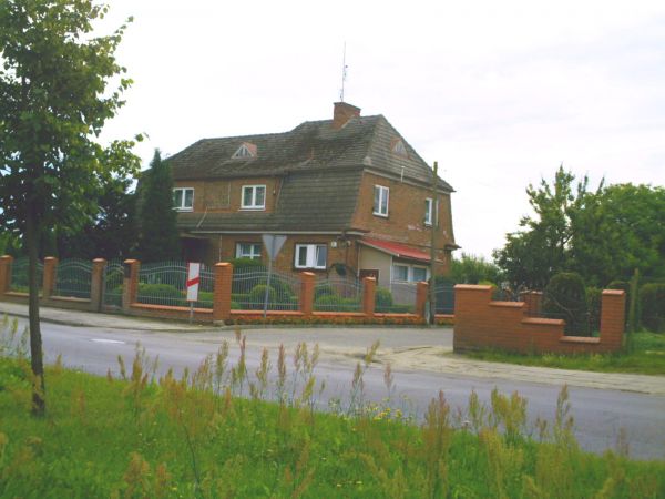 Ulica Pionierów. III.Dom po dodaniu pewnych elementów.