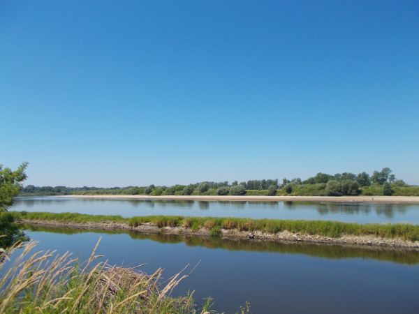 Plaże nad Wisłą w Brzostkowie i Pawłowie , widziane z brzegu woj.małopolskiego. Długość ok .kilometra .