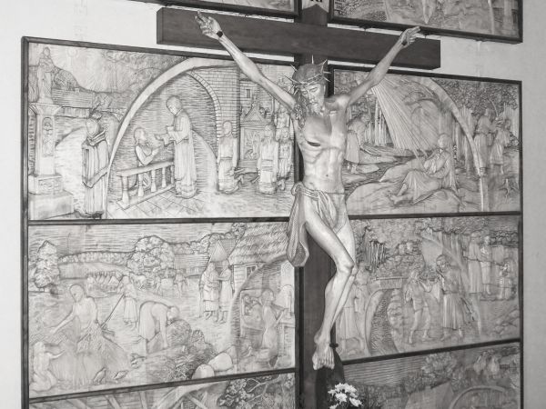 przy sanktuarium jest Kaplica Męczenników XX i XXI wieku oraz ofiar przemocy, na ścianach tej kaplicy znajdują się tabliczki z nazwiskami ofiar przemocy, a ich