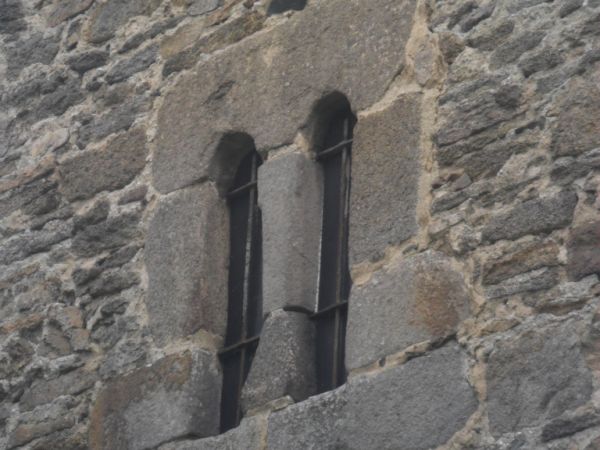 zachowane "romańskie"  okna