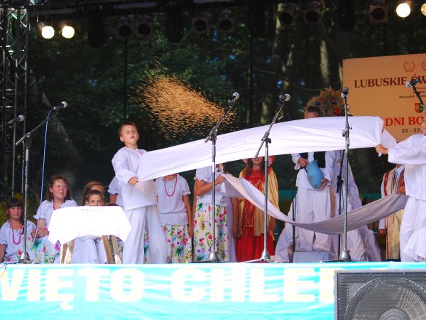 Przedstawienie pod tytułem: "Z szacunku do kromki chleba".