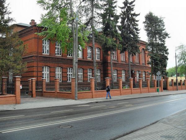Liceum ogólnokształcące przy ulicy Hallera