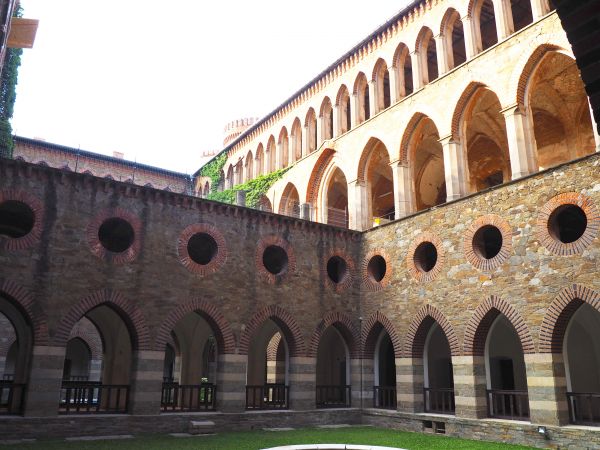 pałac - rezydencja Marianny Orańskiej, tam ponad 100 pomieszczeń, sal i komnat - na obrazku : "wszystko pięknie" ale już dzieje nie tak serdeczne i bajeczne - w