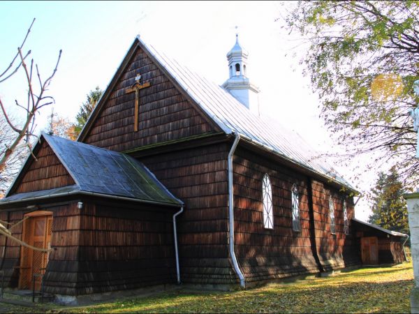 Drewniany kościół pw. śś. Piotra i Pawła w Medyce . Wybudowany w 1607 roku. W 1850 r. gruntownie przebudowany. W 1880 r. zmodyfikowano bryłę kościoła poprzez "