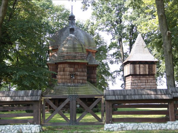 Cerkiew Narodzenia Przenajświętszej Bogurodzicy w Chotyńcu . Zbudowana w 1615 roku.