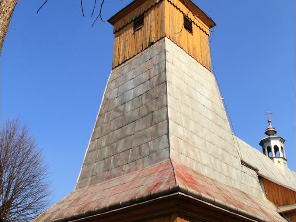 Kościół filialny pw. św. Jana Chrzciciela wzniesiony zapewne ok. poł. XVII w. (wg tradycji jeszcze w XVI w.). Wielokrotnie restaurowany i przebudowywany.  Wokół