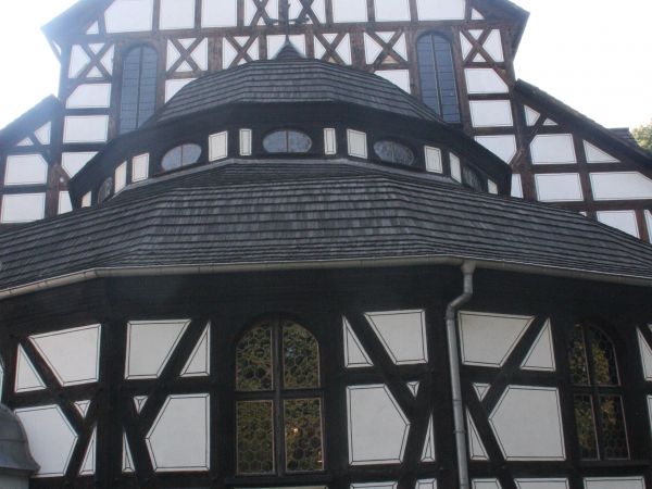 Kościół Pokoju - może pomieścić 7,5 tys. wiernych, z czego aż 3 tys. to miejsca siedzące. Kościół Pokoju w Jaworze mieści 6 tys. osób. Są to największe w Europi