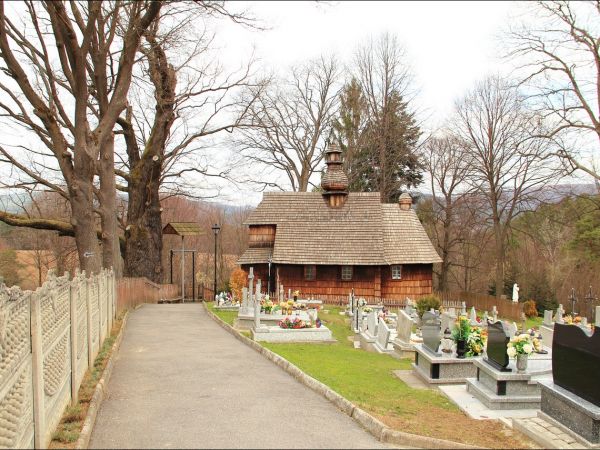 Drewniana cerkiew greckokatolicka p.w. Narodzenia NMP w Łodzinie. Zbudowana w 1743 roku. Obecnie filialny kościół rzymskokatolicki .