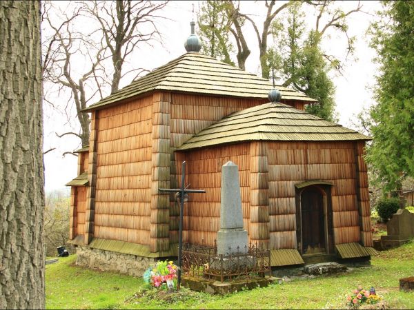 Cerkiew Wniebowstąpienia Pańskiego w Kruhelu Wielkim . Jest jedną z najstarszych cerkwi w Polsce. Wybudowana na pewno przed 1630 rokiem.