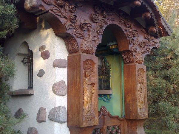 Ozdobne motywy kapliczki