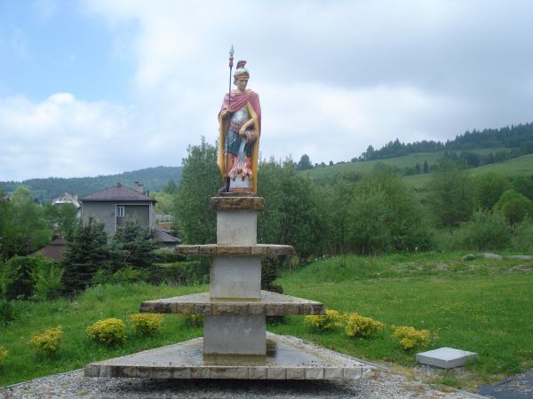 Tylicz-fontanna ze św. Florianem