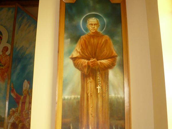 Maksymilian Maria Kolbe święty męczennik z niemieckiego KL Auschwitz. Prekursor katolickich mediów prasy radia . Miał plany telewizji katolickiej przed II Wojną