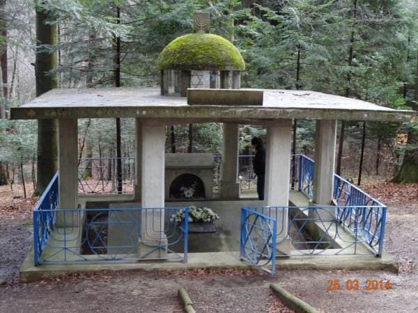 Mauzoleum pomordowanych Żydów.