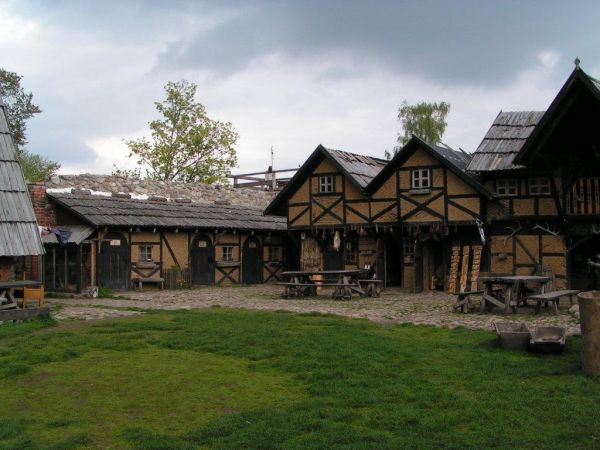 Dziedziniec zamku. Stare Drawsko - maj 2010