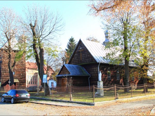 Drewniany kościół pw. śś. Piotra i Pawła w Medyce . Wybudowany w 1607 roku. W 1850 r. gruntownie przebudowany. W 1880 r. zmodyfikowano bryłę kościoła poprzez "