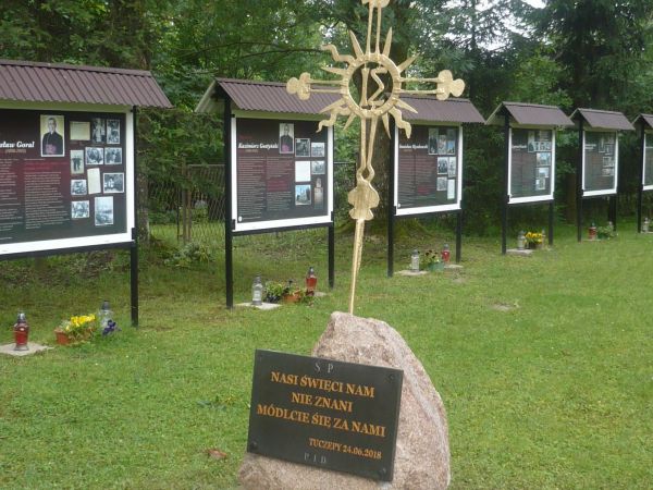 Pomnik  poświęcony  24.06.2018r przez Ks.prof.Tomasza  Kaczmarek z Włocławka  i ks.prof.Waldemara  Chrostowski