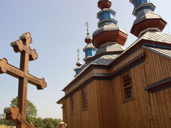 Obiekt - niemalże na nowo /po pożarze w 2006r./ - wzniesionej cerkwii prawosławnej pw. Matki Boskiej Opiekuńczej, rekonsekracja odbyła się 13.10.2010r.  Odbudow