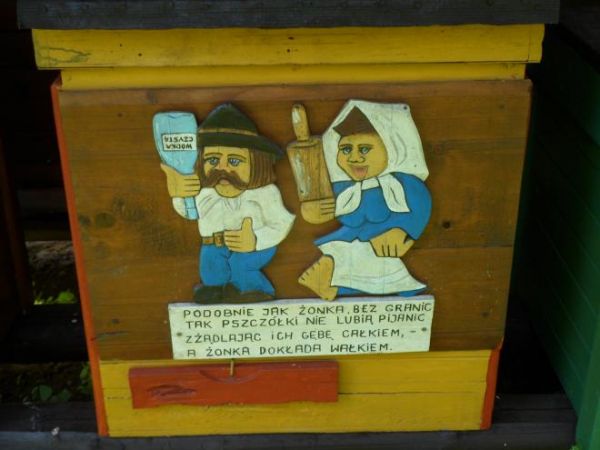 "Sądecki Bartnik" - gospodarstwo pasieczne, n/z przesłanie na ulu.