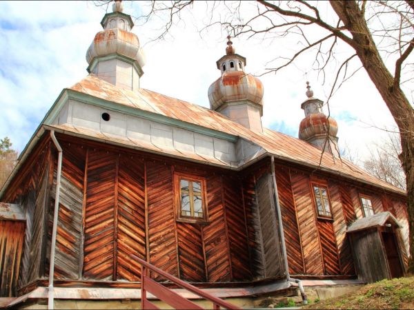 Cerkiew św. Paraskewy  – drewniana parafialna cerkiew greckokatolicka, znajdująca się w Lipie, w gminie Bircza, w powiecie przemyskim . Cerkiew została zbudowan