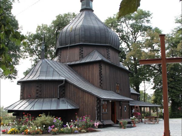 Leszno do 1977 roku nosiło nazwę Poździacz . Cerkiew św. Bazylego Wielkiego , aktualnie kościół pw. NMP Niepokalanie Poczętej, parafia rzymskokatolicka . Zbudow