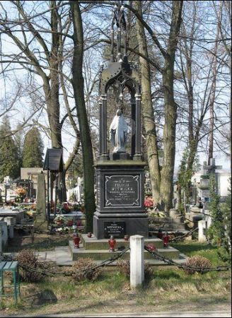 Grobowiec zasłużonej dla skarżyskiego przemysłu rodziny Witwickich.