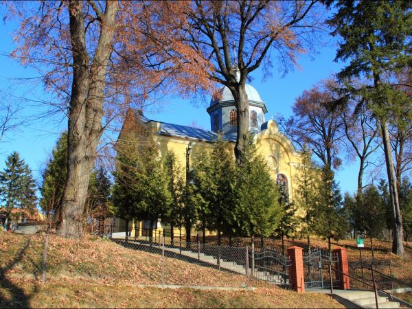 Murowana cerkiew, zbudowana w latach 1908-1909 w Darowicach. Obecnie jest użytkowana przez wiernych kościoła rzymskokatolickiego pw. Matki Bożej Różańcowej. Obo