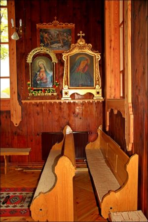 Drewniany kościół parafialny p.w. Matki Boskiej Śnieżnej , zbudowany w 1919 roku wg. projektu inż.arch. Kazimierza Osińskiego.