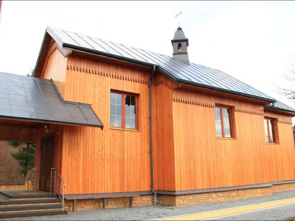 Drewniana , parafialna cerkiew greckokatolicka p.w. Narodzenia NMP w Mołodyczu. Obecnie filialny kościół rzymskokatolicki