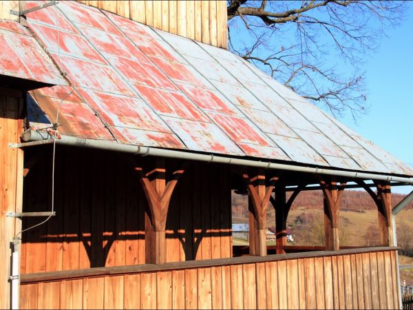 Cerkiew greckokatolicka pw. Pokrow Przeświętej Bogarodzicy w Roztoce gm. Bircza. Zbudowana w 1936 r. Po wojnie cerkiew zmieniono w kościół rzymskokatolicki pw.