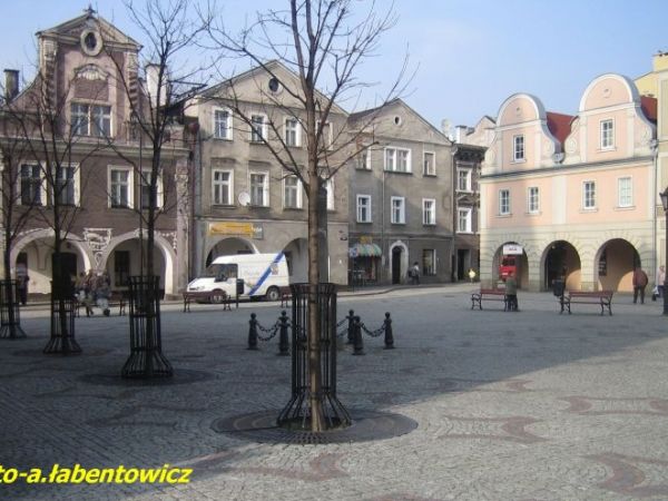 KAMIENICZKI  W  RYNKU