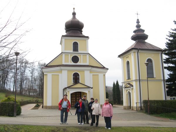 Dawna cerkiew gr.-katolicka pw. św. Jana Złotoustego, od 1946r. kościół rzymsko-katolicki. Obiekt w stylu klasycystycznym. Obok kościoła dzwonnica, również klas