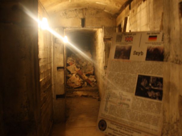 ...a stąd już niedaleko, upartym pasuje jeno być - tak, jak jakiś młotek co mu te i inne zdjęcia przeszkadzają - sam nic nie wnosi a na komentarze durne się zdo