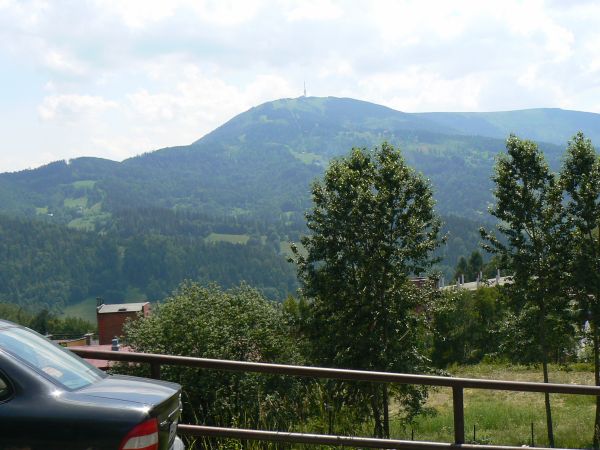 Widok z Kosciolu na Gorce na Skrzyczne