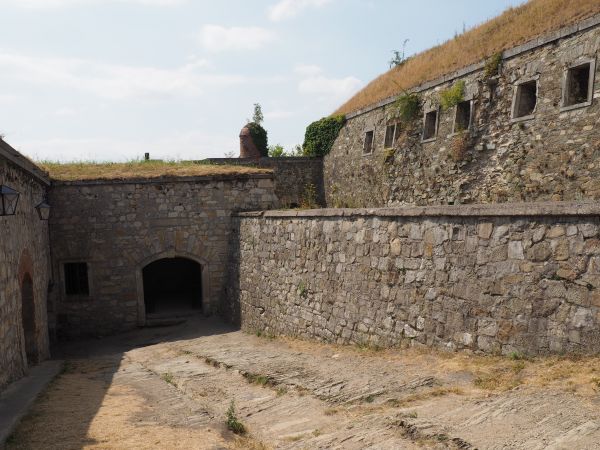 labirynt umocnień fortecznych - kilka obiektów udostępnionych do zwiedzania, skromna ekspozycja i w większości jakby chaotyczne zaprezentowanie zbiorów, najcenn