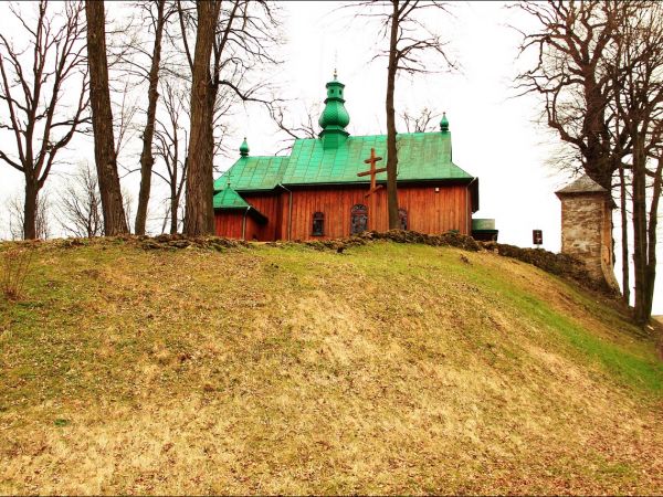 Cerkiew greckokatolicka p.w. Soboru Bogarodzicy w Hłomczy , zbudowana w 1859 r. Obok cerkwi wzniesiono w tym samym czasie dzwonnicę murowaną, w której wiszą trz