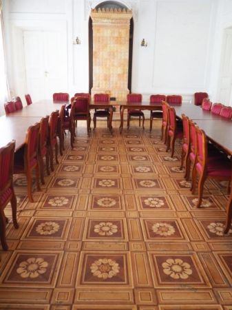 Walewicki pałac służyć może do organizacji konferencji i szkoleń w niezwykłych zabytkowych wnętrzach.