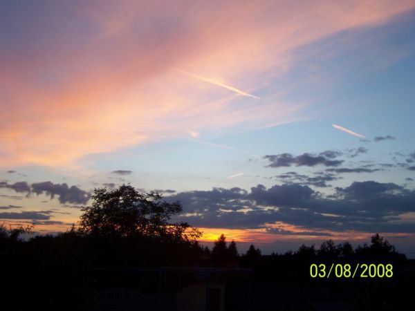 Takie są piękne zachody słońca w Woli