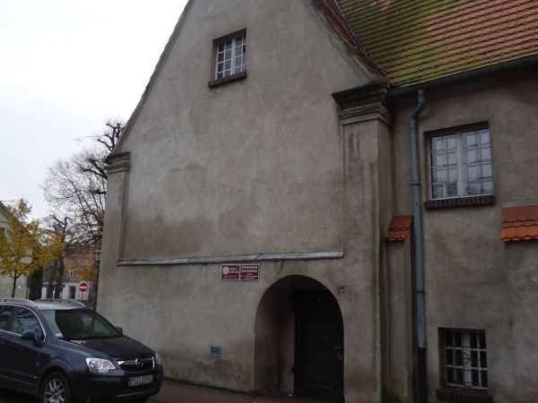 Kościól pobernardński pw. Najświętszego Imienia Jezus i Niepokalanego Poczęcia N.M.P. - widok poł.-wsch. części zachowanego klasztoru.