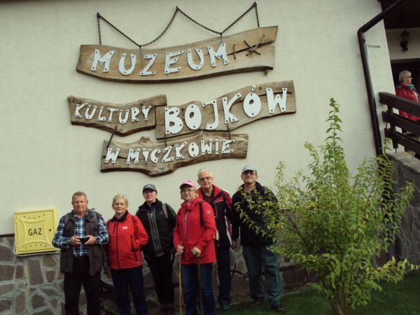 tam są tysiące eksponatów - przedmioty użytkowe, wszelkiego rodzaju sprzęt, począwszy od narzędzi rolniczych poprzez stolarskie, kowalskie, szewskie i tkackie,