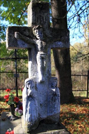 Dawna , drewniana cerkiew greckokatolicka pw. Niepokalanego Poczęcia NMP , wybudowana w 1781 r. Od 1971 r. pełni funkcję rzymskokatolickiej kaplicy filialnej.