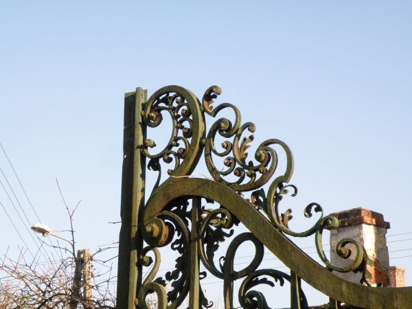 Piękna ?kuta / brama wjazdowa na folwark przy pałacowy