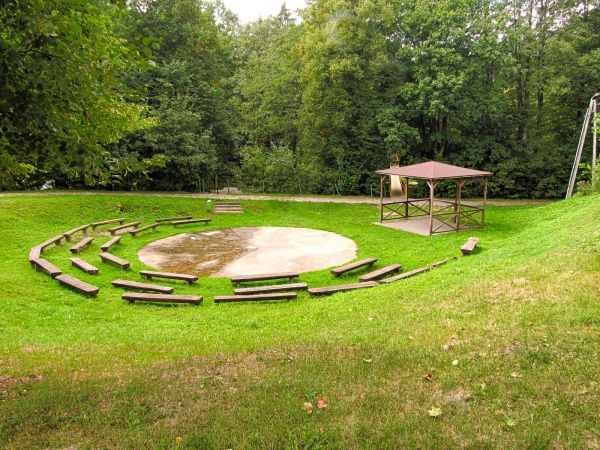 Był kiedyś wiejski, teraz jest miejski plac zabaw, uciech i rozrywki (mpzuir).