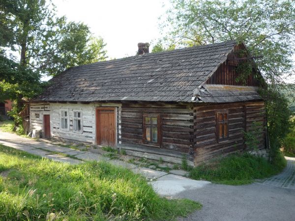 Zabytkowa chałupa na Chełmie.