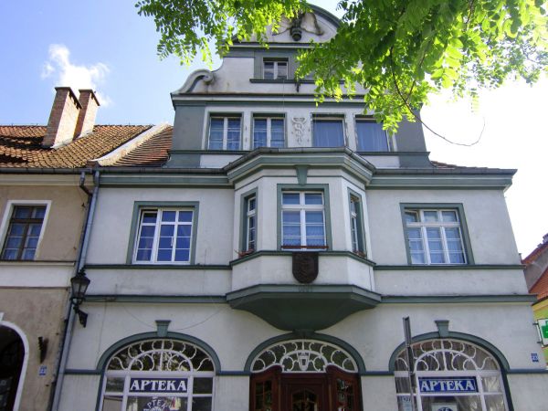 Reszel-Rynek starego miasta.Na zdjęciu stara zabytkowa kamienica z 1657 roku.