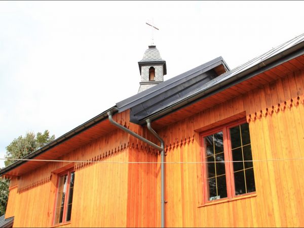 Drewniana , parafialna cerkiew greckokatolicka p.w. Narodzenia NMP w Mołodyczu. Obecnie filialny kościół rzymskokatolicki