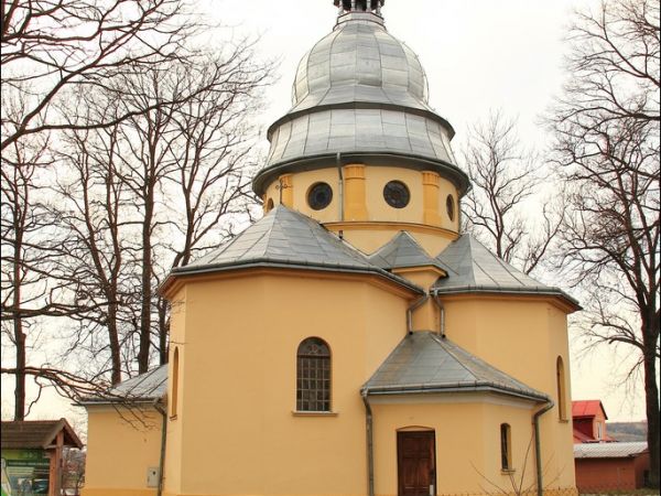 Cerkiew greckokatolicka p.w. Wniebowzięcia Matki Boskiej w Dubiecku . Została zbudowana w 1927, na miejscu wcześniejszej, drewnianej cerkwi z 1774 r. W latach 9